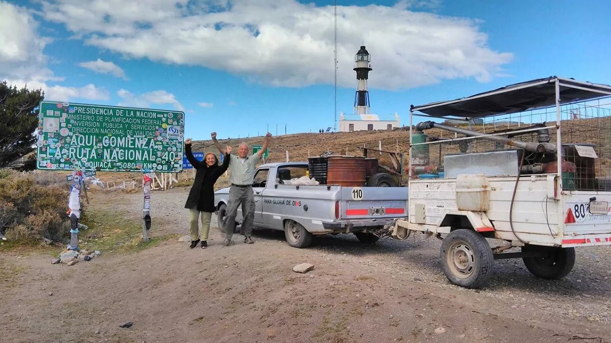Eduardo y su pareja Fabiola viajaron desde La Quiaca hasta Cabo Vírgenes y logró circular a una velocidad de 115 km/h Eduardo y su pareja Fabiola viajaron desde La Quiaca hasta Cabo Vírgenes y logró circular a una velocidad de 115 km/h