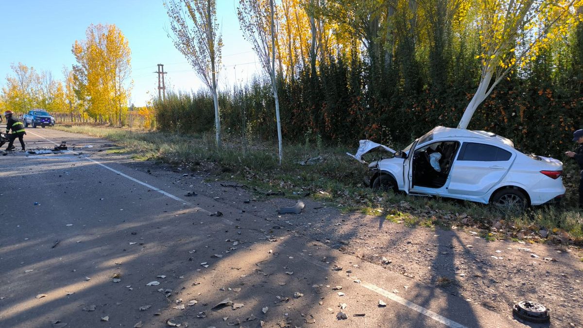 El conductor del Fiat Cronos intentó escapar tras el accidente, pero fue capturado por la Policía. Estaba completamente borracho. El conductor del Fiat Cronos intentó escapar tras el accidente, pero fue capturado por la Policía. Estaba completamente borracho.