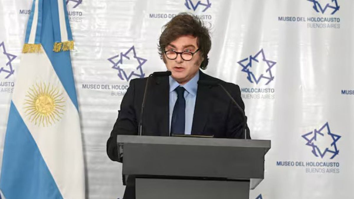 Javier Milei dio un breve discurso en el acto por el D&iacute;a del Holacausto.