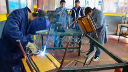 En 2026 comienza la primera experiencia de escuelas técnicas con 5 años de duración. En 2026 comienza la primera experiencia de escuelas técnicas con 5 años de duración.