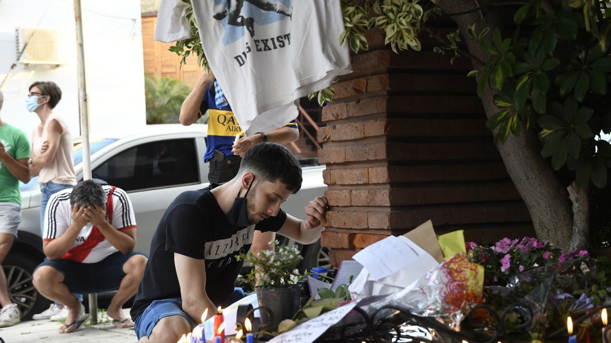 Mirá las fotos: miles de personas salieron a las calles para despedir a Maradona