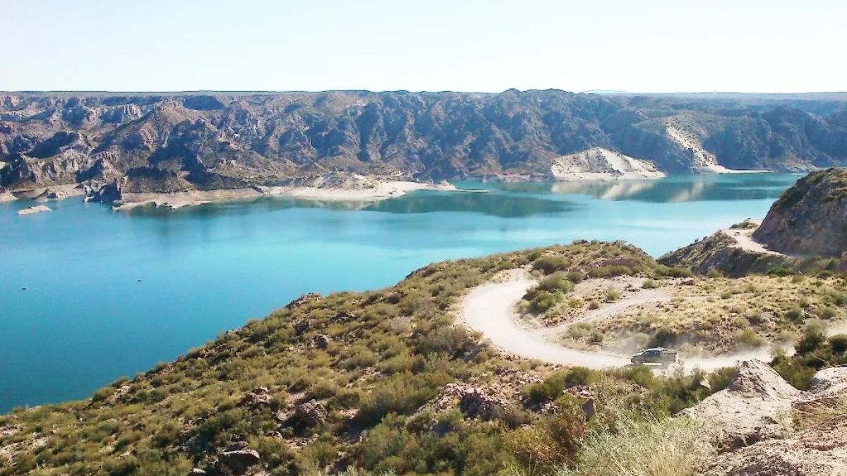 En este sector del Cañón del Atuel se produjo el accidente fatal en San Rafael. Allí Natalia Ramallo, de 39 años, cayó por un barranco cuando se sacaba una selfie y murió en el lugar.