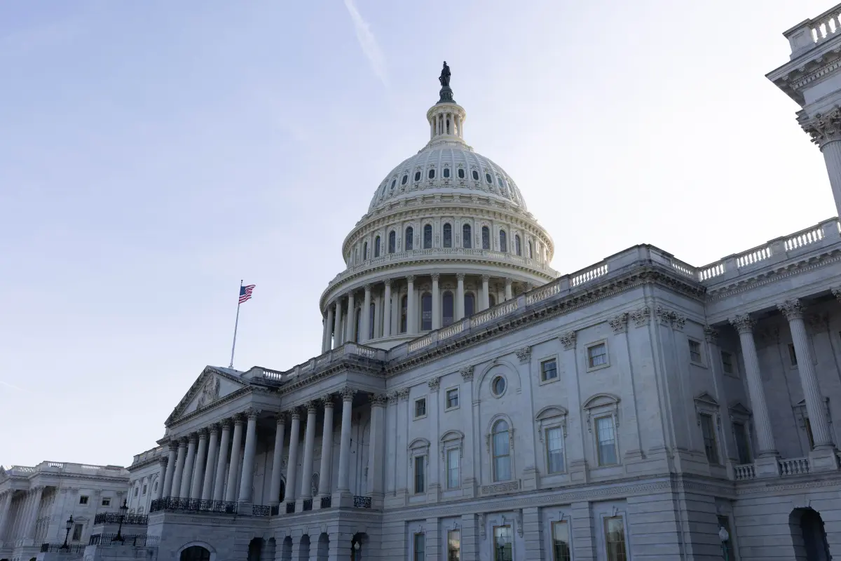 Mientras el FBI cruza información sobre Hegseth, este mantuvo reuniones con los senadores en el Capitolio, para ganar el apoyo necesario para su confirmación. Mientras el FBI cruza información sobre Hegseth, este mantuvo reuniones con los senadores en el Capitolio, para ganar el apoyo necesario para su confirmación.