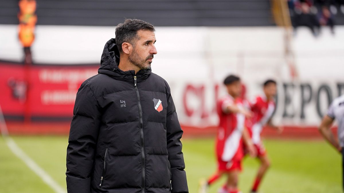 Mariano Echeverría, DT del Deportivo Maipú, se fuee con un sabor amargo por no haber ganado el partido ante San Martín de San Juan.