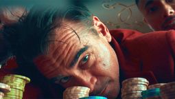 El actor Colin Farrell se luce en el papel de Lord Doyle en la película de Netflix. El actor Colin Farrell se luce en el papel de Lord Doyle en la película de Netflix.