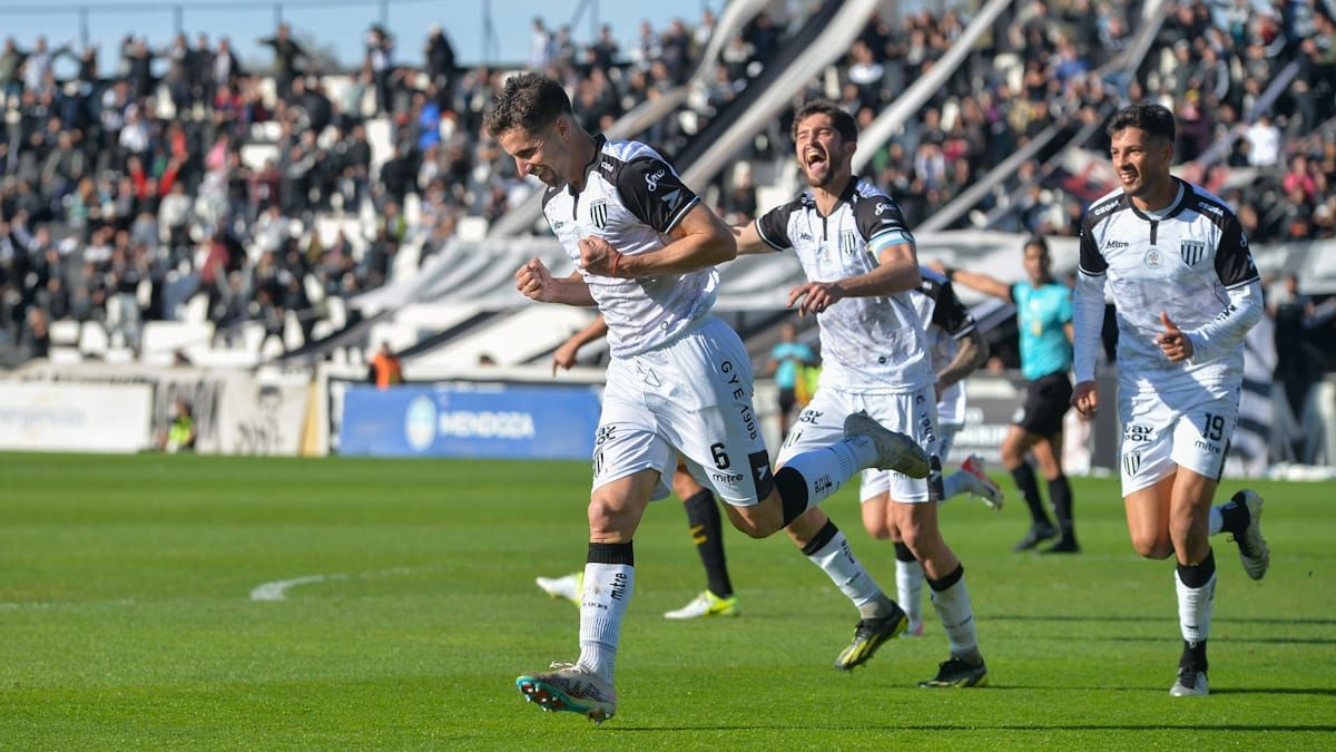 Imanol desata el grito de Gimnasia y Esgrima. Cuarto tanto del defensor en esta PN.
