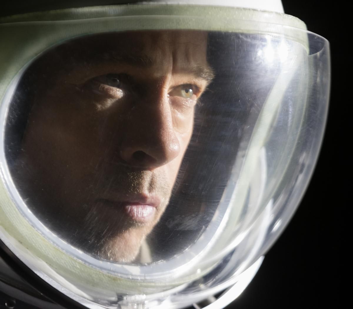 Streaming. Netflix: un genial Brad Pitt deja su corazón en lo profundo del espacio.