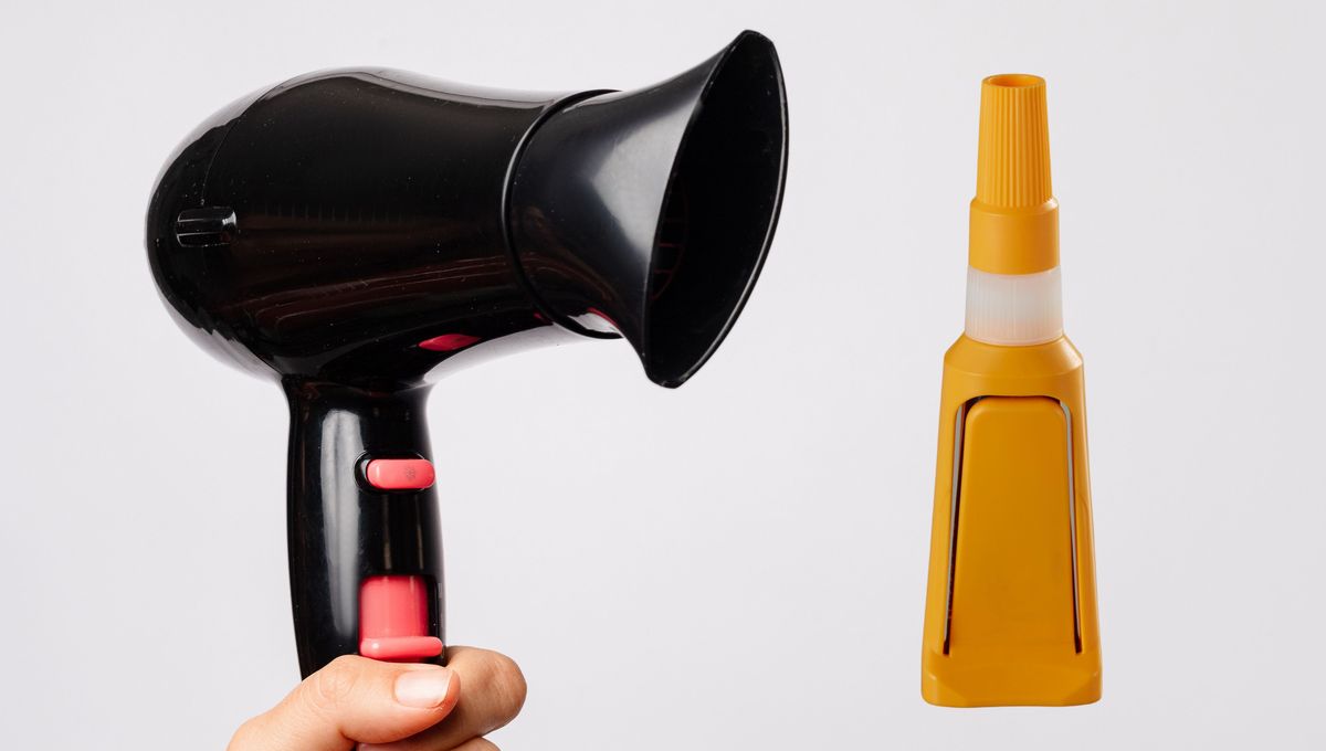 Compra un pegamento que no queme o rompa la goma de la heladera. Compra un pegamento que no queme o rompa la goma de la heladera.