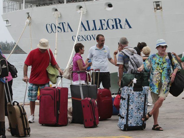 El crucero que fue remolcado por tres días llegó a Roma y el capitán salió airoso
