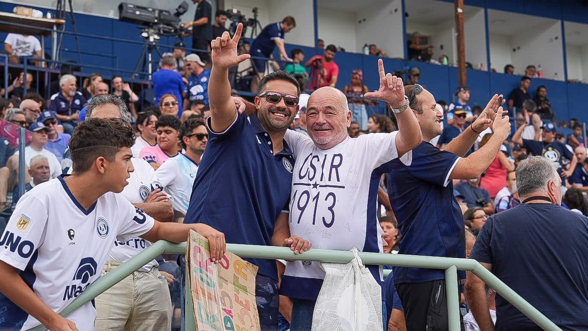 Marito, ocupando su lugar en la platea Oeste del Bautista Gargantini.