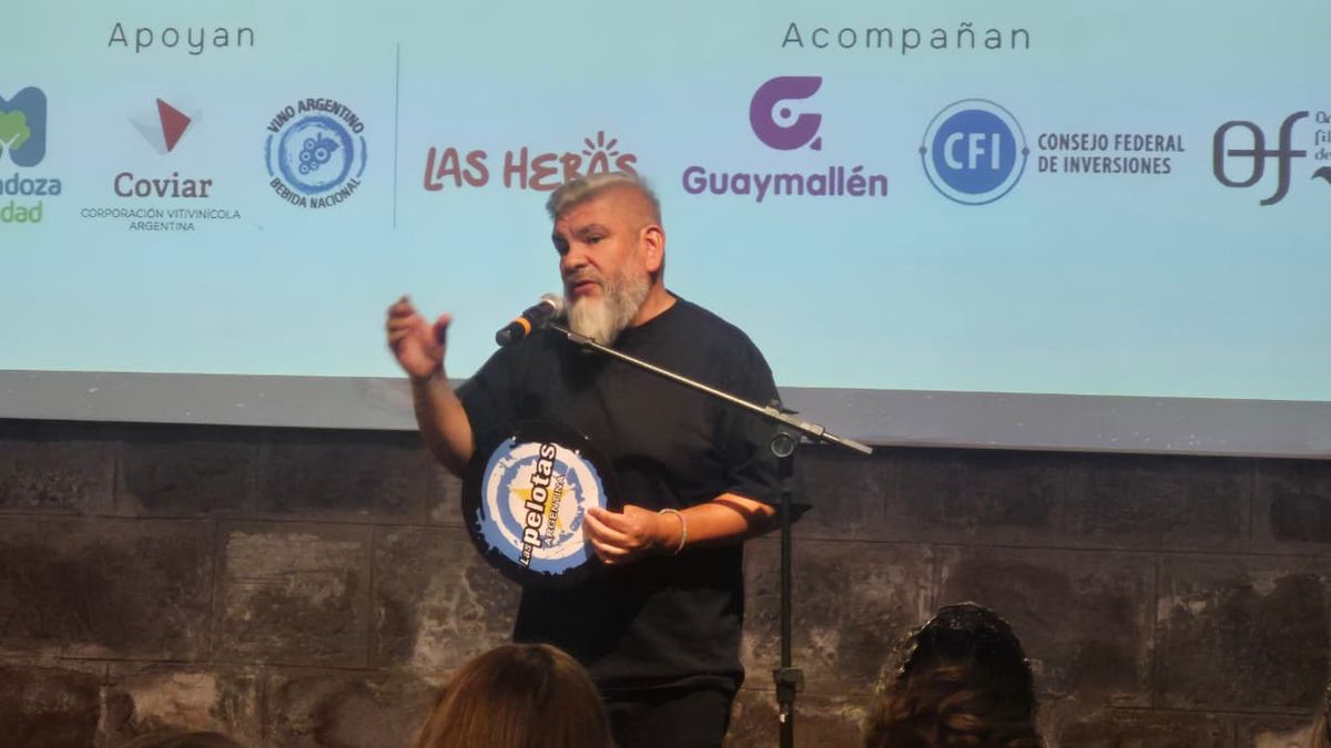 El subsecretario de Cultura, Diego Gareca, durante el anuncio del show de Las Pelotas en la Fiesta de la Cosecha 2026.&nbsp;