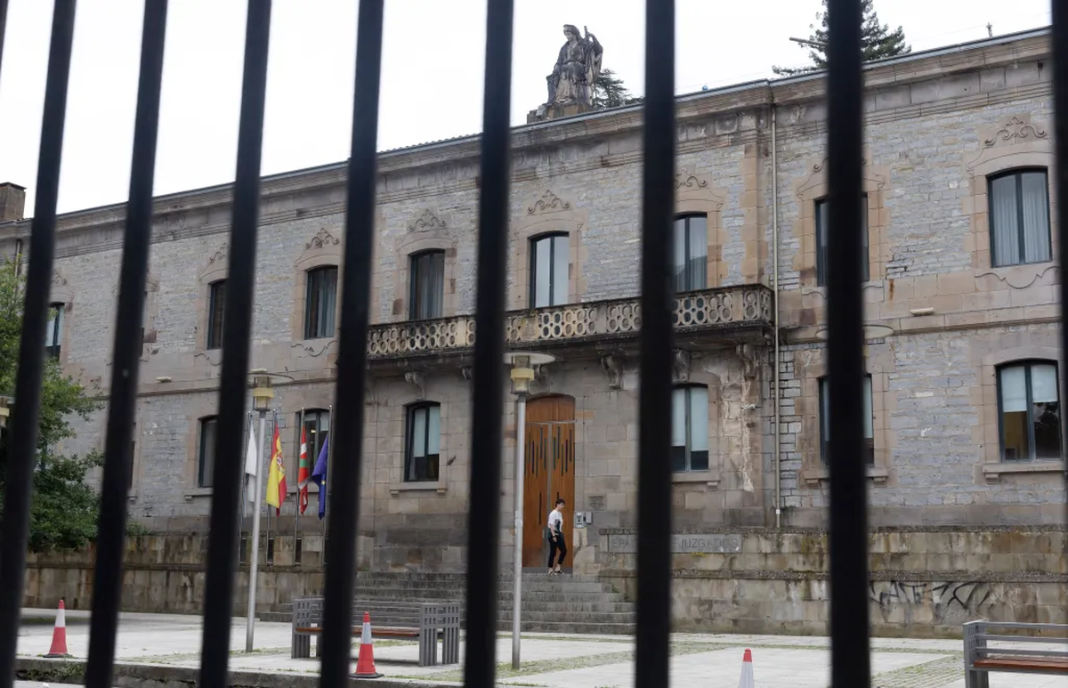 Cómo fue que 25 jóvenes colombianos fueron engañados para viajar España para jugar al fútbol. Fuente: EFE Cómo fue que 25 jóvenes colombianos fueron engañados para viajar España para jugar al fútbol. Fuente: EFE
