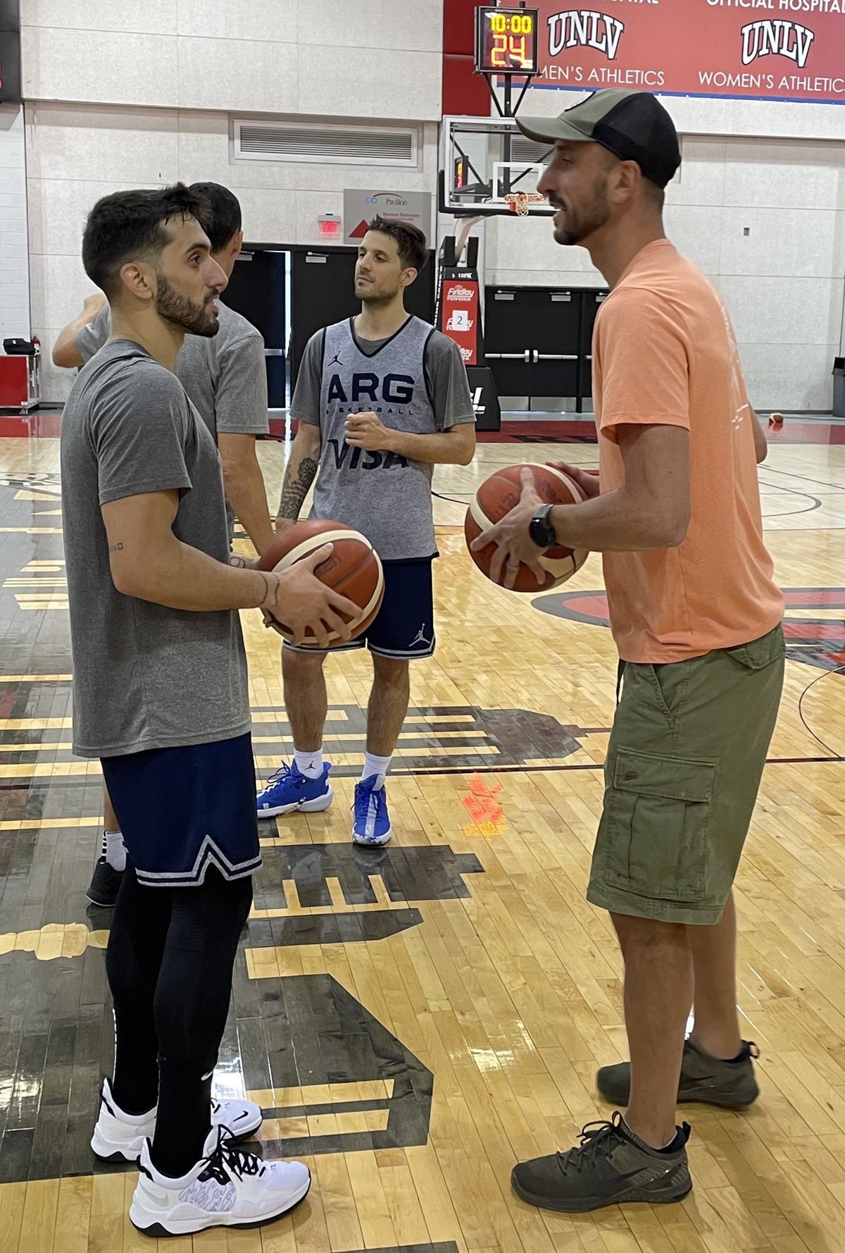 Facundo Campazzo y Emanuel Ginóbili, gran encuentro en Las Vegas.