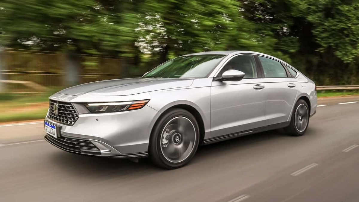 El Accord es un espacioso sedán de Honda. El Accord es un espacioso sedán de Honda.