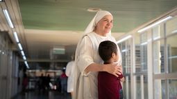 Sor Norma es la referente de la Pastoral de la Salud en el Notti. Acompañan y brindan afecto y contención a los pacientes. Un mínimo porcentaje son chicos abandonados. Sor Norma es la referente de la Pastoral de la Salud en el Notti. Acompañan y brindan afecto y contención a los pacientes. Un mínimo porcentaje son chicos abandonados.