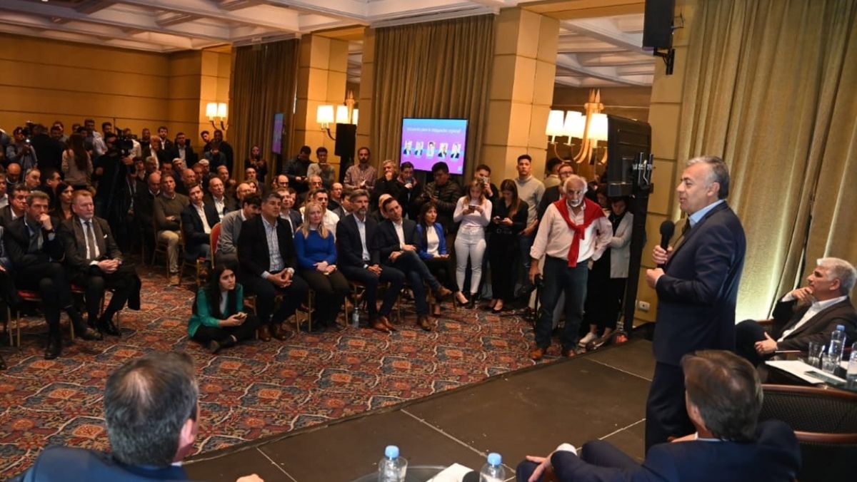 Cornejo prometió que, en caso de ser gobierno, fortalecerá los lazos regionales. Cornejo prometió que, en caso de ser gobierno, fortalecerá los lazos regionales.