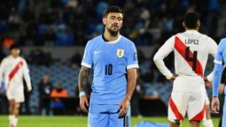 La increíble mala suerte de Giorgian de Arrascaeta, luego del parate por la lesión en elñ hombro, este martes se desgarró y sería baja en la Selección de Uruguay. La increíble mala suerte de Giorgian de Arrascaeta, luego del parate por la lesión en elñ hombro, este martes se desgarró y sería baja en la Selección de Uruguay.