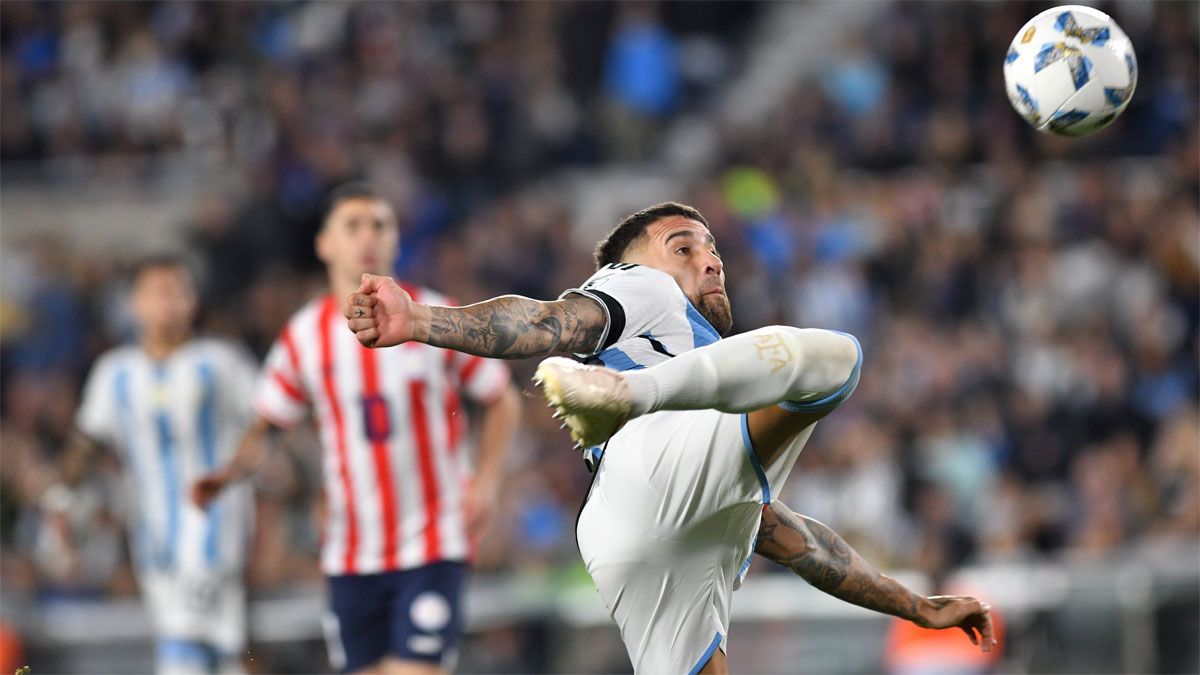 Nicolás Otamendi anotó de volea para la Selección argentina.
