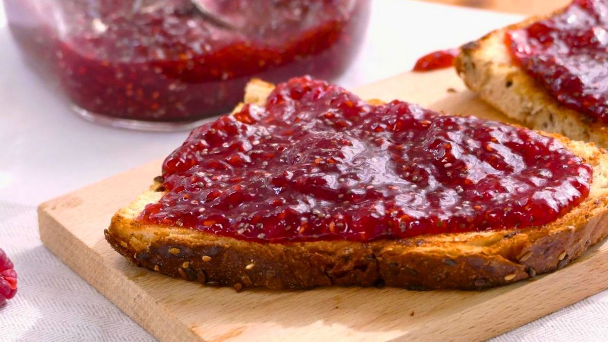 La mermelada con semillas de chía puede ser de arándanos, frutillas, frutos rojos o tu fruta preferida. Foto: gentileza static.bainet. La mermelada con semillas de chía puede ser de arándanos, frutillas, frutos rojos o tu fruta preferida. Foto: gentileza static.bainet.