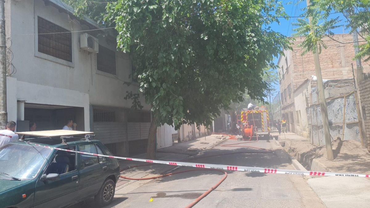 Ardieron dos casas en Guaymallén y las familias perdieron todos sus bienes Ardieron dos casas en Guaymallén y las familias perdieron todos sus bienes