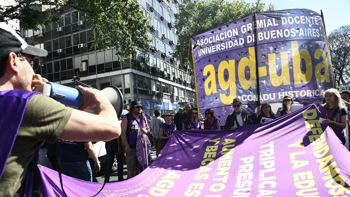 En Buenos Aires hubo paro y movilización de docentes universitario. En Buenos Aires hubo paro y movilización de docentes universitario.