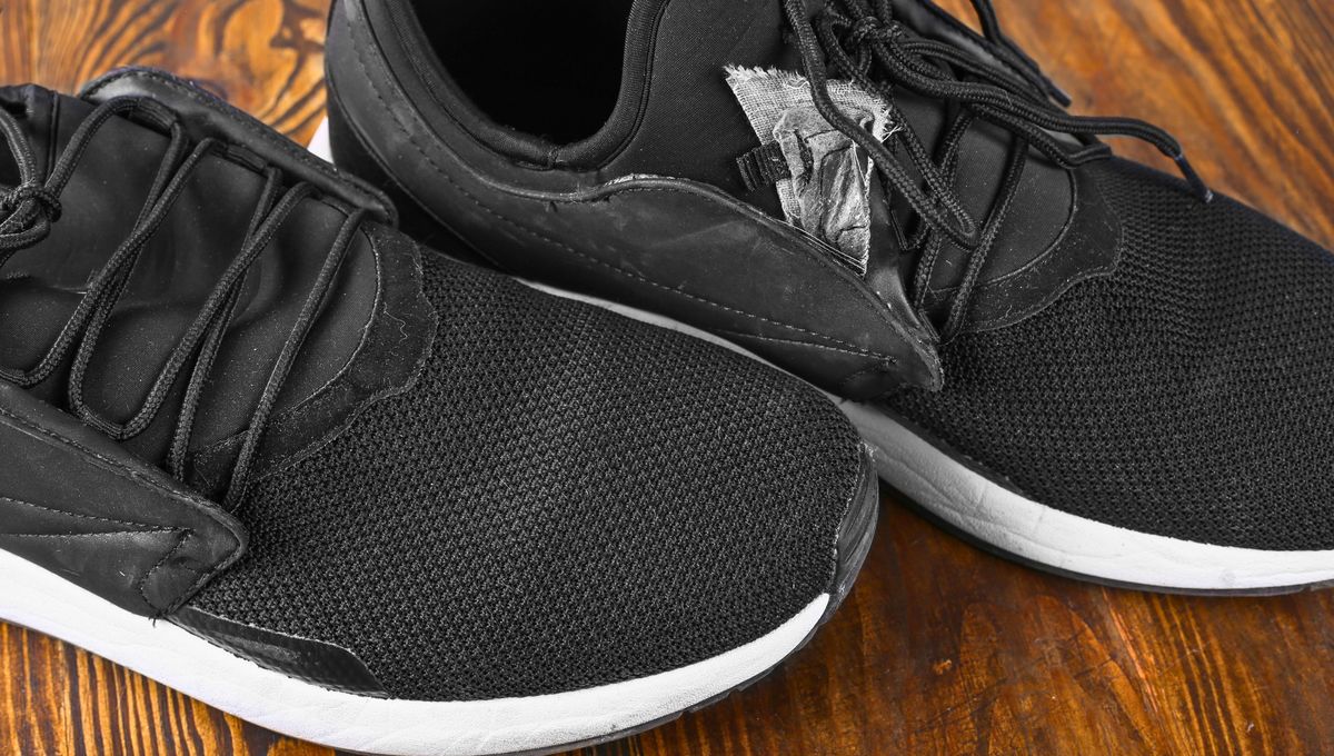 Si agarramos el problema a tiempo y buscamos algún DIY o truco de costura, podemos salvar las zapatillas y darles una nueva oportunidad de uso. Si agarramos el problema a tiempo y buscamos algún DIY o truco de costura, podemos salvar las zapatillas y darles una nueva oportunidad de uso.