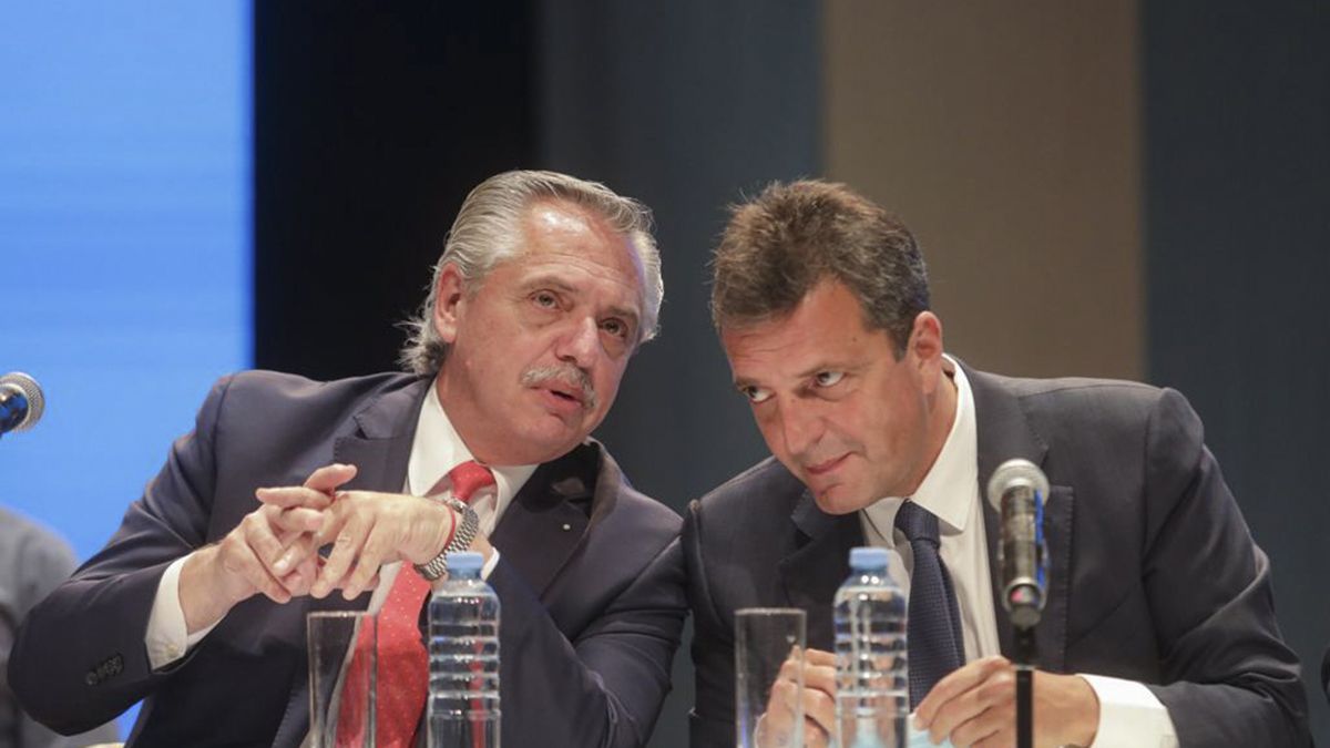 Alberto Fernández y el presidente de la Cámara de Diputados, Sergio Massa, durante una nueva convocatoria del Consejo Económico y Social.