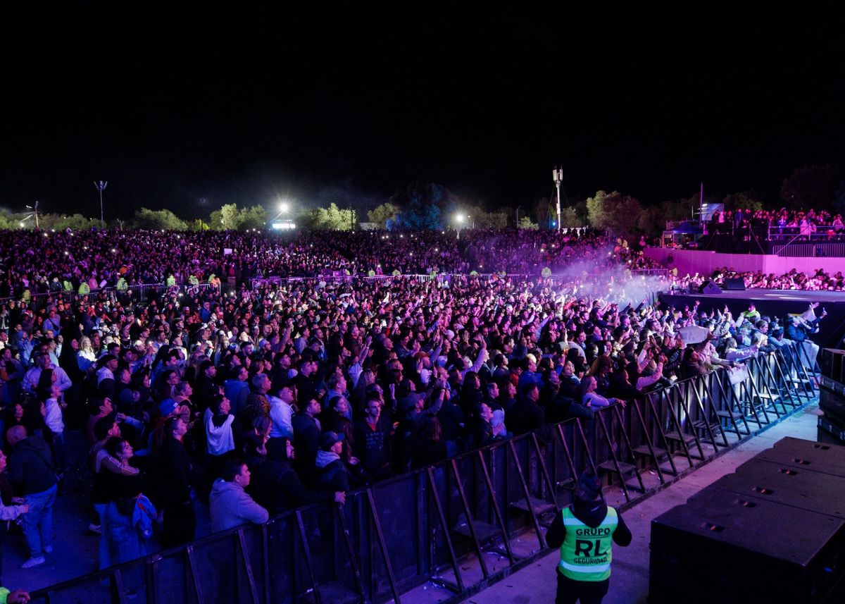 Show de luces, música en vivo, e intervenciones artísticas formaron parte de un recorrido que invitó a disfrutar del Festival. Show de luces, música en vivo, e intervenciones artísticas formaron parte de un recorrido que invitó a disfrutar del Festival. 
