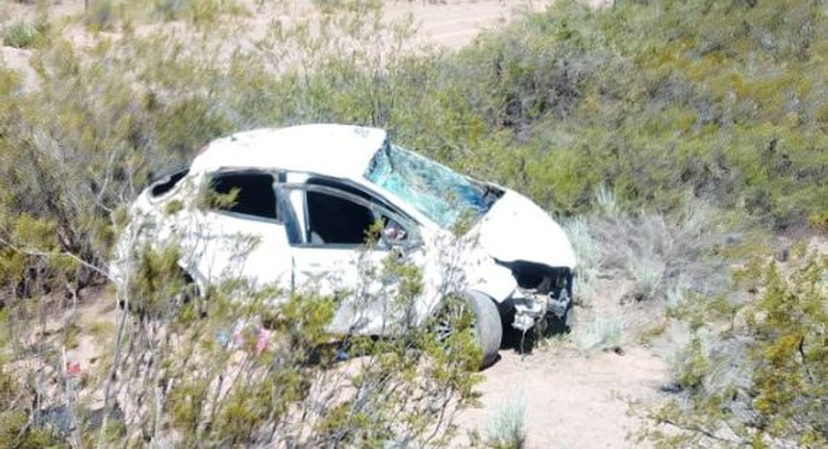 Un auto con 5 ocupantes cayó 20 metros pero no hubo heridos de gravedad
