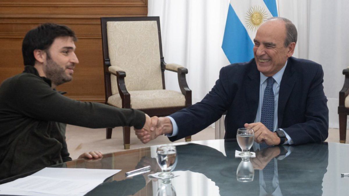 El gobernador de Chubut, Ignacio Torres, en la reunión con el jefe de Gabinete, Guillermo Francos. El gobernador de Chubut, Ignacio Torres, en la reunión con el jefe de Gabinete, Guillermo Francos.
