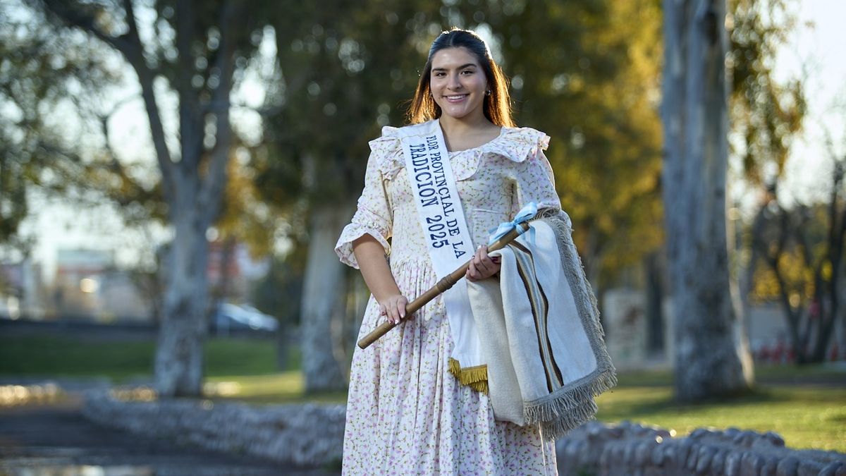 Macarena Vera es la actual Reina provincial de la Flor de la Tradición 2025. Macarena Vera es la actual Reina provincial de la Flor de la Tradición 2025.