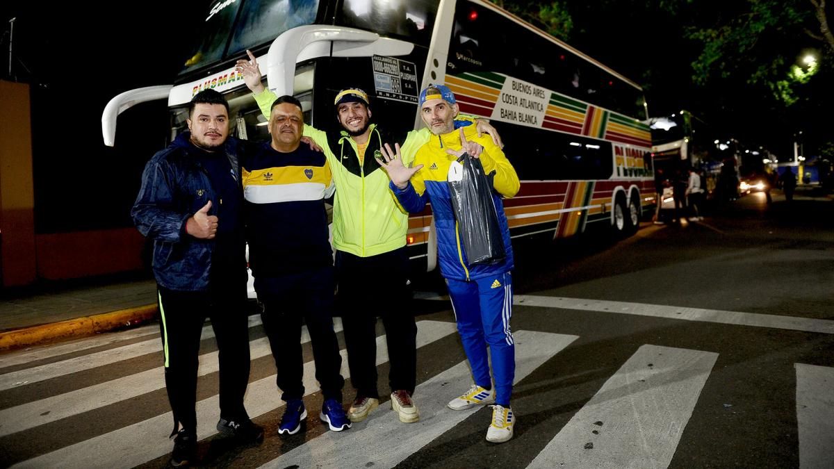 El caravanazo de hinchas de Boca que viajaron a Río de Janeiro está compuesto por 85 micros. El caravanazo de hinchas de Boca que viajaron a Río de Janeiro está compuesto por 85 micros.