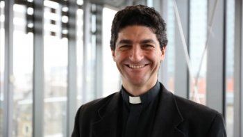 Francisco promovió a un sacerdote argentino como 