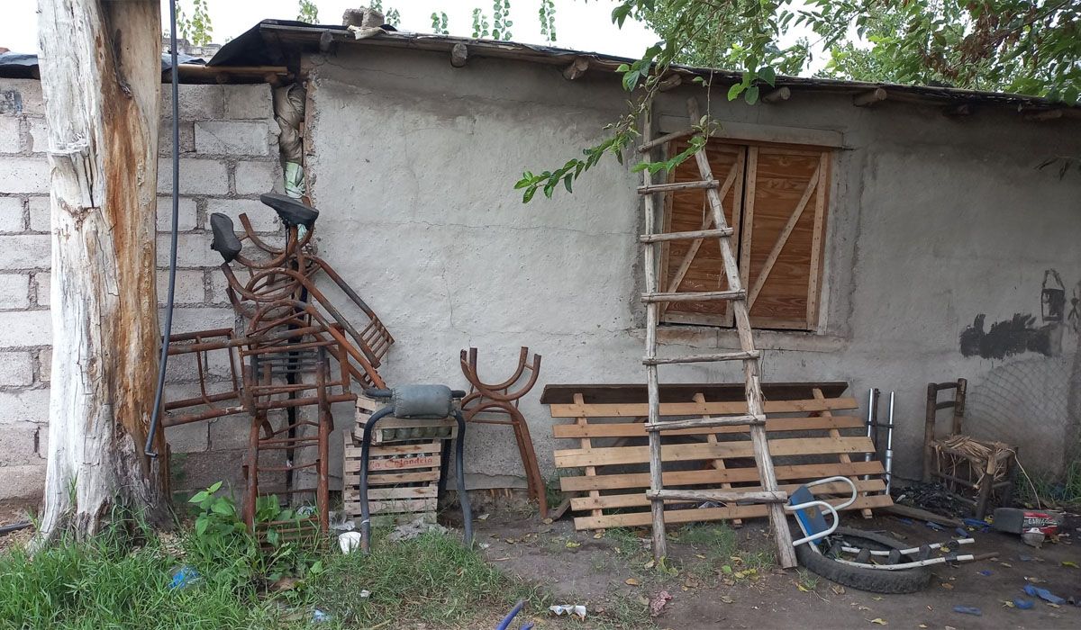 Una de las casas que debió demolerse tras ser alcanzada por los incendios subterráneos en Guaymallén. Una de las casas que debió demolerse tras ser alcanzada por los incendios subterráneos en Guaymallén.