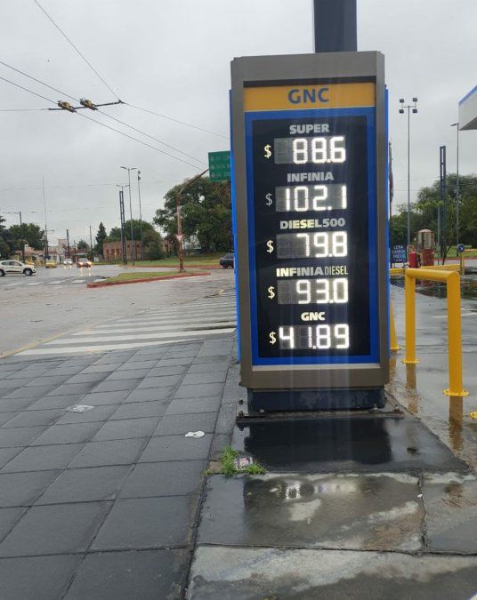 Dónde se carga nafta más caro y más barato 