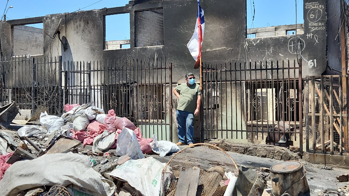 Este martes por la noche los bomberos dieron por terminada la emergencia forestal tras lograr combatir los incendios, y comenzaron las tareas de limpieza de escombros para posteriormente trabajar en la reconstrucción. Este martes por la noche los bomberos dieron por terminada la emergencia forestal tras lograr combatir los incendios, y comenzaron las tareas de limpieza de escombros para posteriormente trabajar en la reconstrucción.