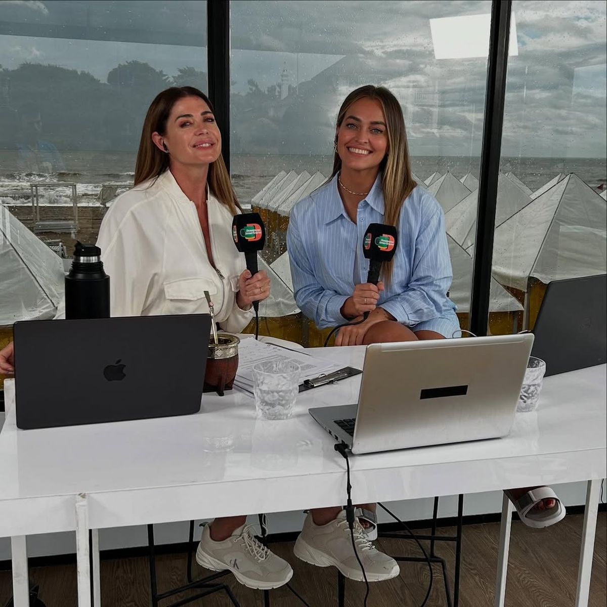 Pamela David y Julieta Navarro hacen "Desayuno Americano" por América TV desde las playas de Pinamar. Pamela David y Julieta Navarro hacen "Desayuno Americano" por América TV desde las playas de Pinamar.