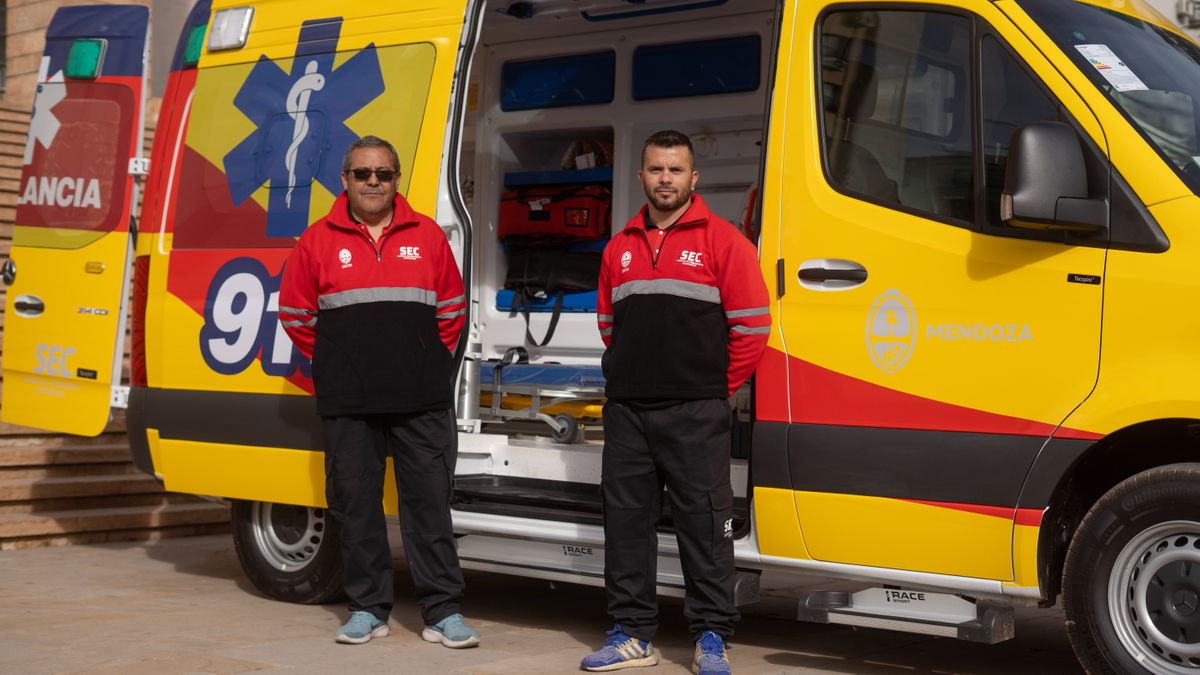 Una de las nuevas ambulancias del SEC para alta complejidad. Son rojas y amarillas.