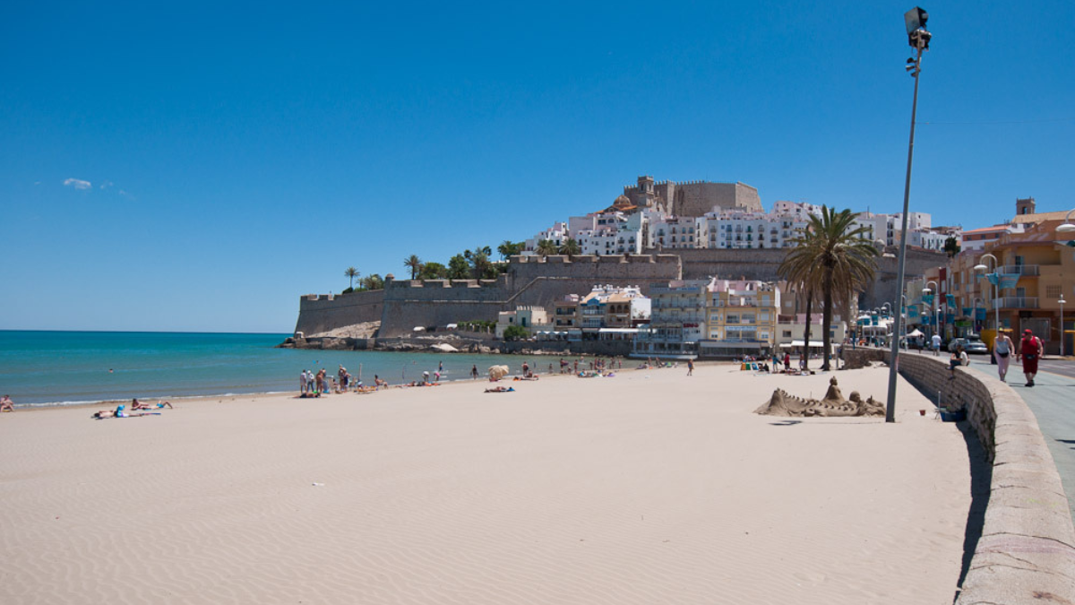 Esta playa es ideal para ir en familia y disfrutar con niños al no ser un sitio peligroso. Esta playa es ideal para ir en familia y disfrutar con niños al no ser un sitio peligroso.
