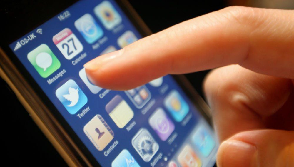 Un niño chino bloqueó el iphone de su madre por 47 años