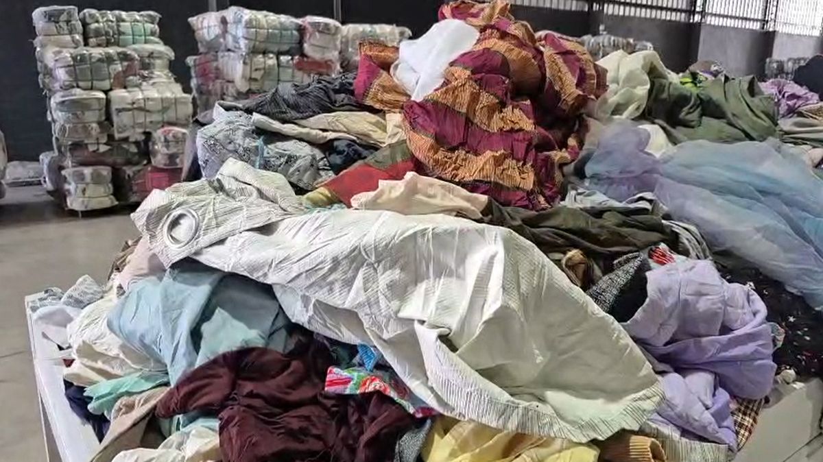 La ropa por kilo se vende en un galpón de Maipú donde hay usada en muy buen estado, hay marcas muy reconocidas y otras prendas nuevas con etiqueta. La ropa por kilo se vende en un galpón de Maipú donde hay usada en muy buen estado, hay marcas muy reconocidas y otras prendas nuevas con etiqueta.
