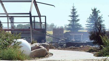 Perdió la cordura: mató a sus cuatro hijos, su esposa, incendió la casa y se suicidó