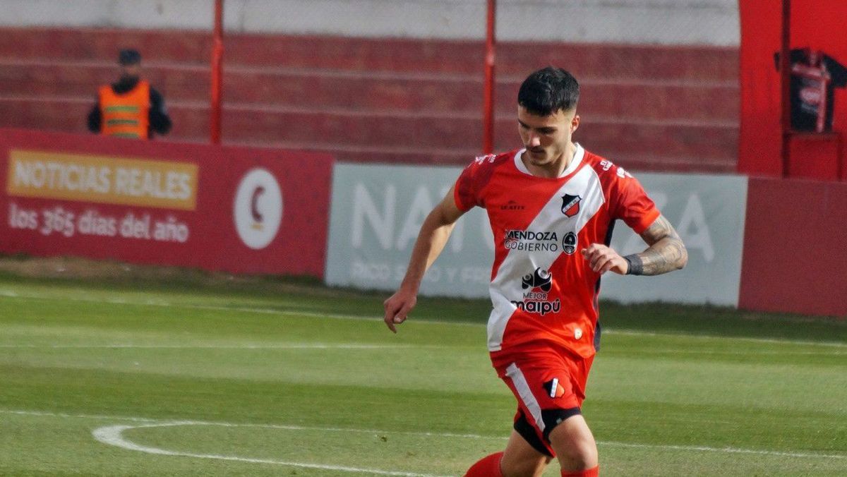 Fernando Cosiuc seguirá jugado en Villa Dálmine.