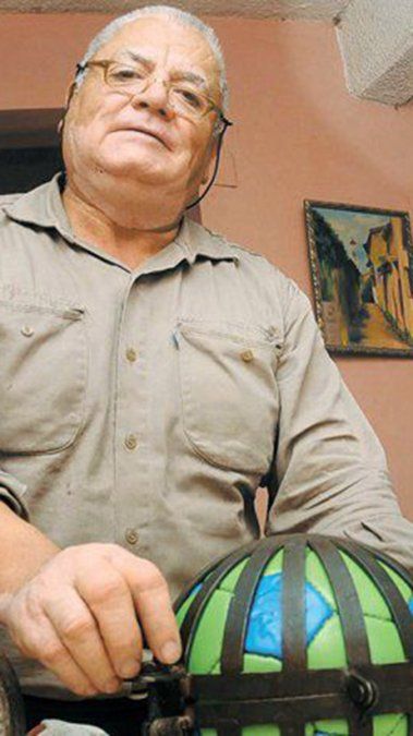Murió en Mendoza el último artesano de las pelotas de fútbol