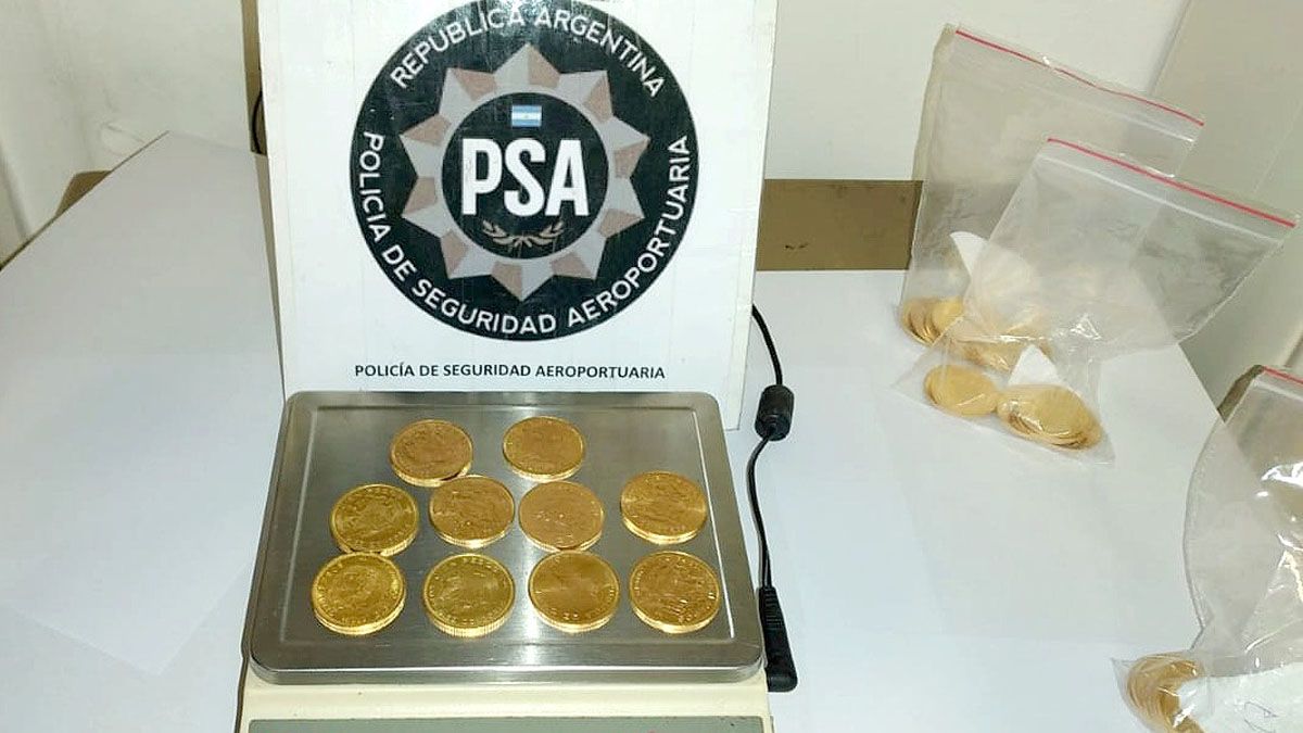 Viajaba a Mendoza con mucho dinero, divisas extranjeras y monedas de oro y lo detectó Policía Aeroportuaria