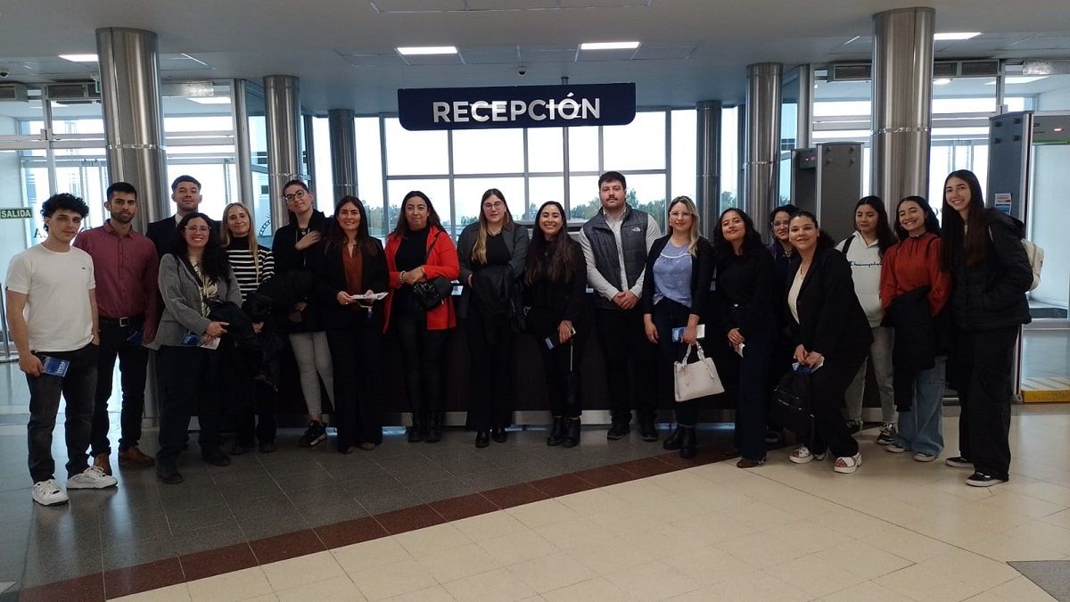 Se realizó una visita guiada al Polo Judicial, donde los estudiantes tuvieron la posibilidad de presenciar un juicio por jurados. Se realizó una visita guiada al Polo Judicial, donde los estudiantes tuvieron la posibilidad de presenciar un juicio por jurados.