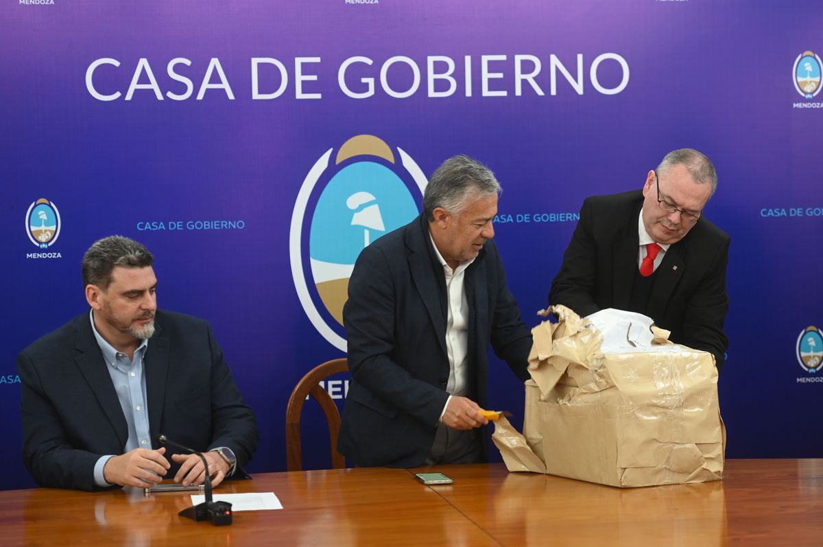 En la apertura de las ofertas de la obra del puente de la ruta 15 en Luján se presentaron 5 oferentes que ahora serán estudiadas por el Gobierno. El nuevo puente costará unos $14.700 millones y tiene un plazo de obra de 20 meses. En la apertura de las ofertas de la obra del puente de la ruta 15 en Luján se presentaron 5 oferentes que ahora serán estudiadas por el Gobierno. El nuevo puente costará unos $14.700 millones y tiene un plazo de obra de 20 meses.