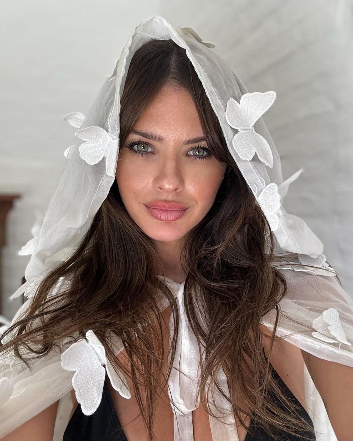 La China Suárez se muestra como una caperucita coquette y paraliza la tendencia. La China Suárez se muestra como una caperucita coquette y paraliza la tendencia.