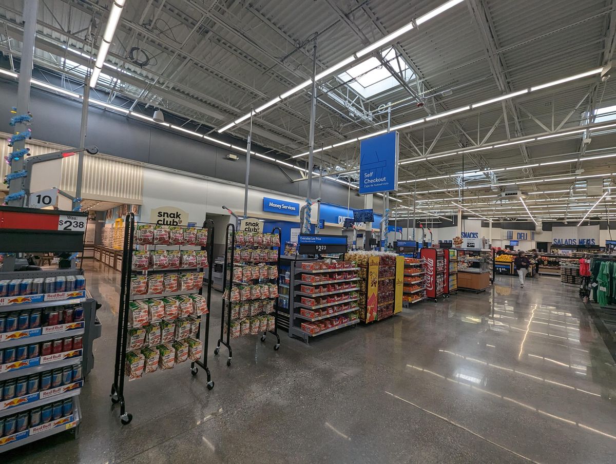 Walmart tomó una decisión por el bien de sus empleados. Walmart tomó una decisión por el bien de sus empleados.