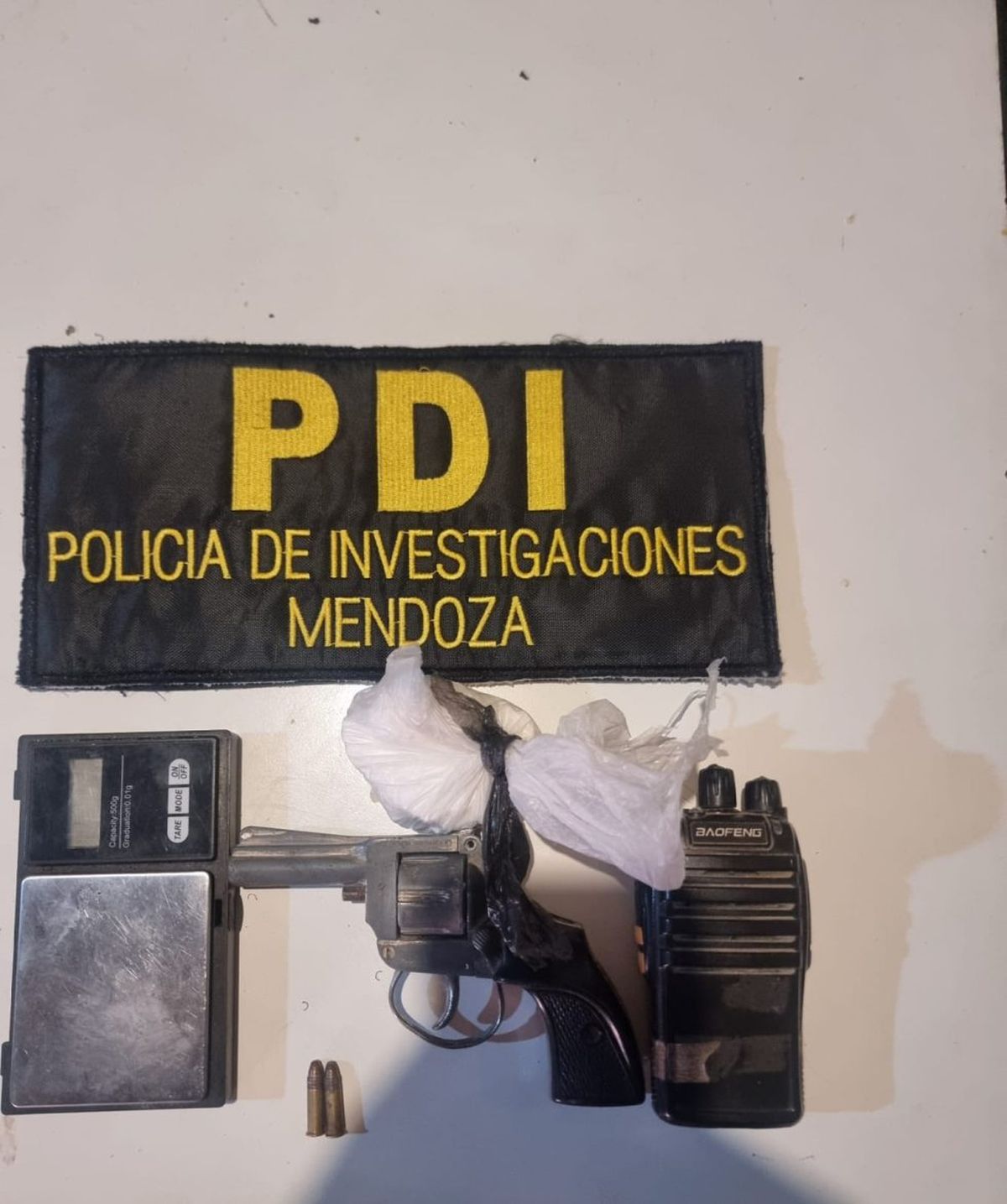 El personal policial incautó una pistola Bersa calibre 22, un revólver calibre 22 con municiones, una escopeta calibre 16.